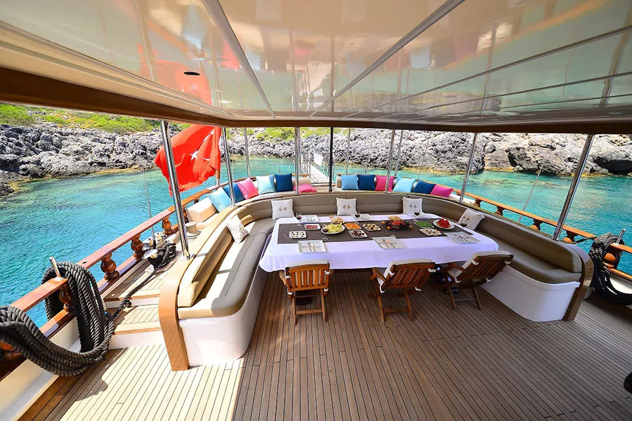 gulet-luce-del-mare-deck.jpg